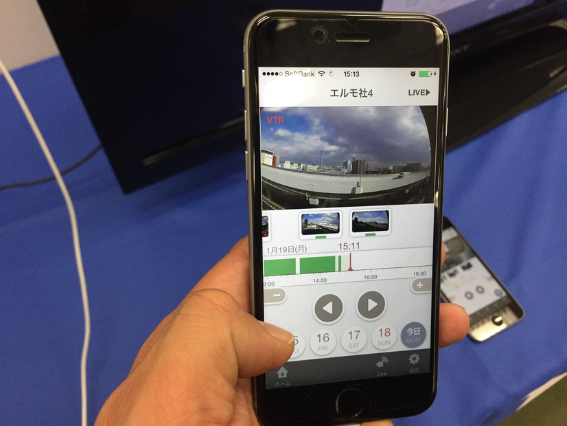 遠隔地にいても過去の撮影映像やライブ映像を手元にあるスマートフォンで確認することができる《撮影：小菅篤》