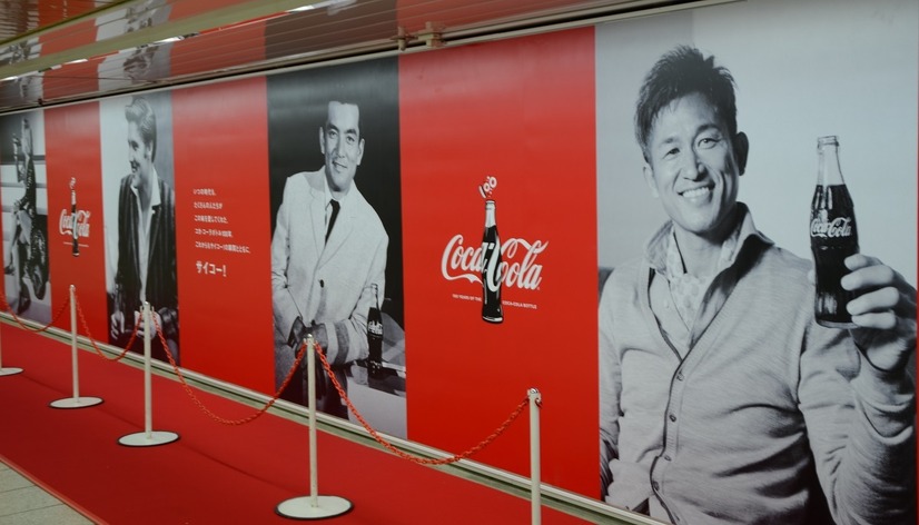 新宿駅のメトロプロムナードで開催された“Coke & Me”撮影体験イベント