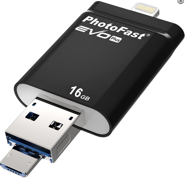 。microUSB端子は、USB3.0端子からスライドして出現