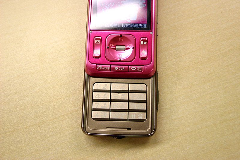 Cyber-shotケータイ「SO905iCS」