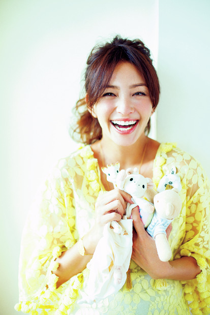 モデルRINAがマタニティー姿で登場！