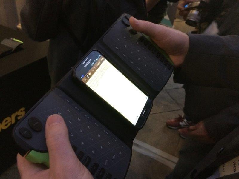 モバイルキーボード「TREWGrip Mobile Dock」