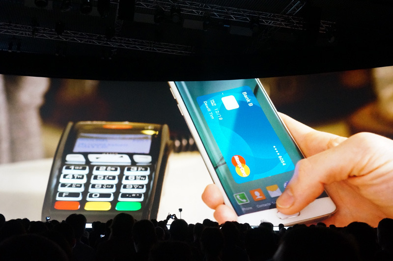 独自のモバイル決済システム「Samsung Pay」を発表