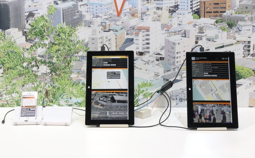 参考出品のクラウドサービス「タウンセキュリティー」のタブレットでの使用デモ。タウンレコーダーをスマホやタブレットからの遠隔監視が可能になる