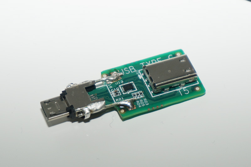 既存のmicroUSBとUSB Type-Cに変換するデモ用のICボードを用意。最新のチップによる展開事例を紹介した