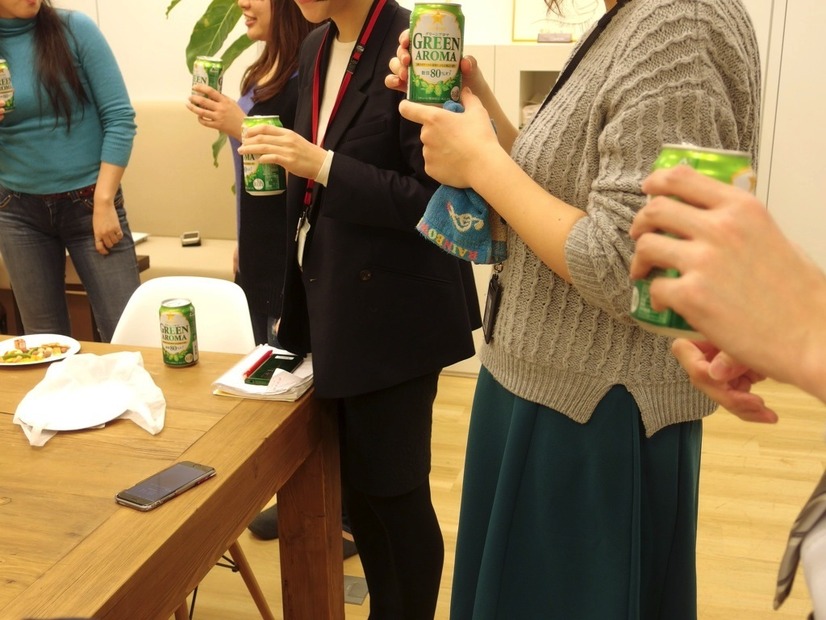 サッポロ グリーンアロマは働く女性を癒せるか……飲んでもらいました