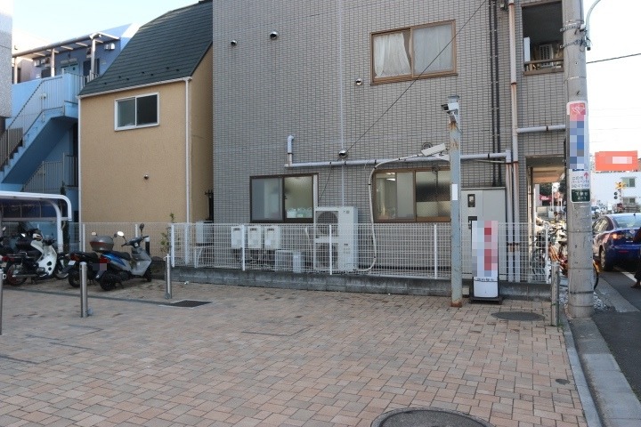 報道で警察が容疑者特定の手がかりにした映像をとらえたとされる防犯カメラ