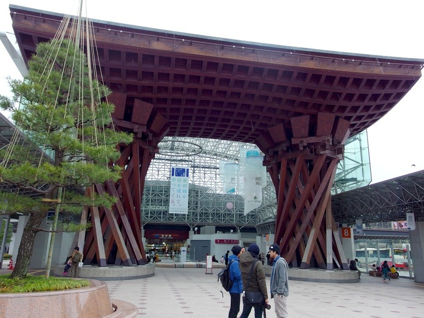 金沢駅（2月22日）《撮影　高木啓》