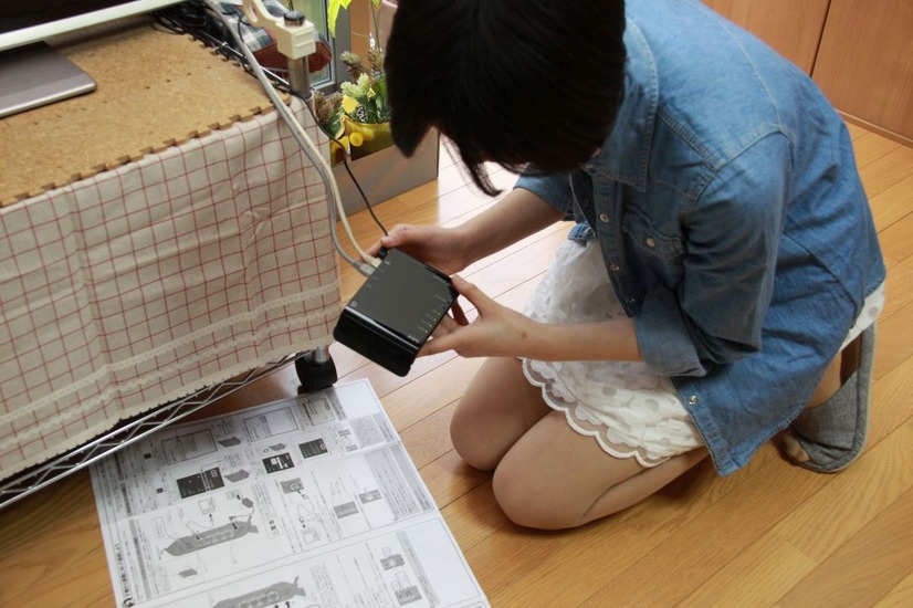 電源プラグを差せば本体はすぐに起動。その他の設定は基本的に自動