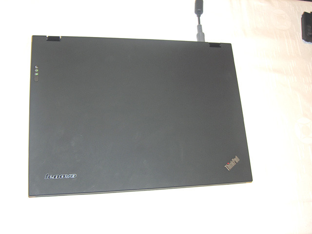 前面にはLenovoのロゴも
