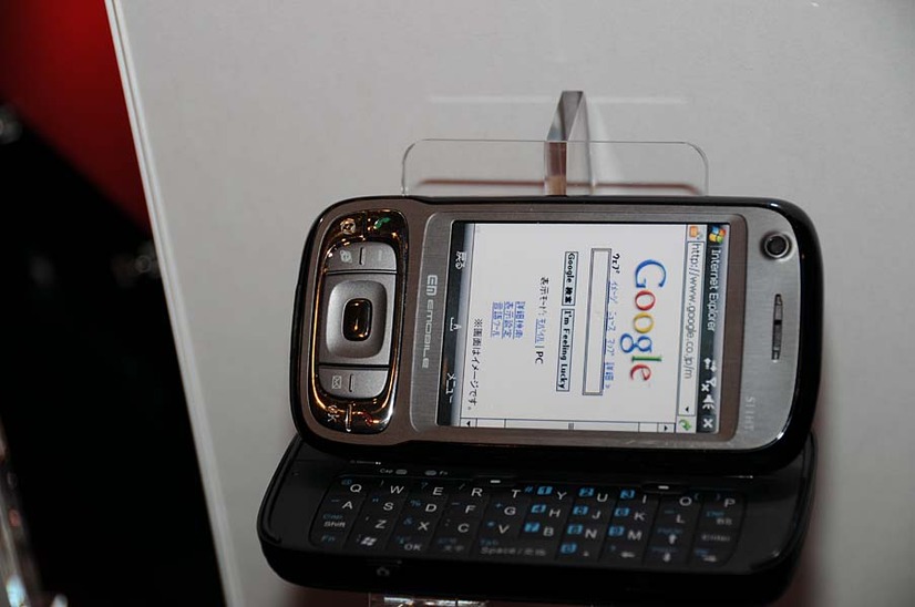 EMON実機写真：HTC TyTN IIがベース