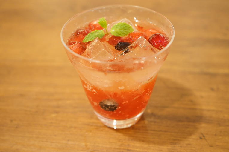 絶妙な配合!? 灰原が作った“ミックスベリーゼリー ソーダ” 700 円+税