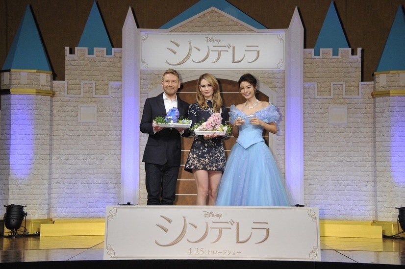 『シンデレラ』記者会見写真：ケネス・ブラナー監督、シンデレラ役のリリー・ジェームズ、木下優樹菜