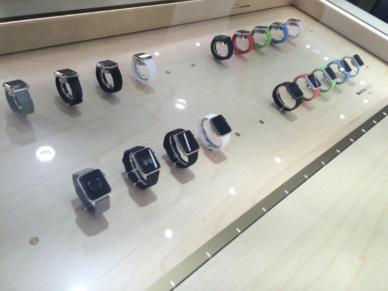 ショーケースに入ったApple Watch