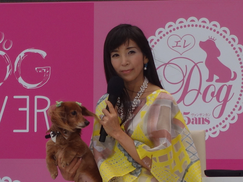 川島なお美 愛犬はリードなしでも大丈夫ですけど 主人は 3枚目の写真 画像 Rbb Today