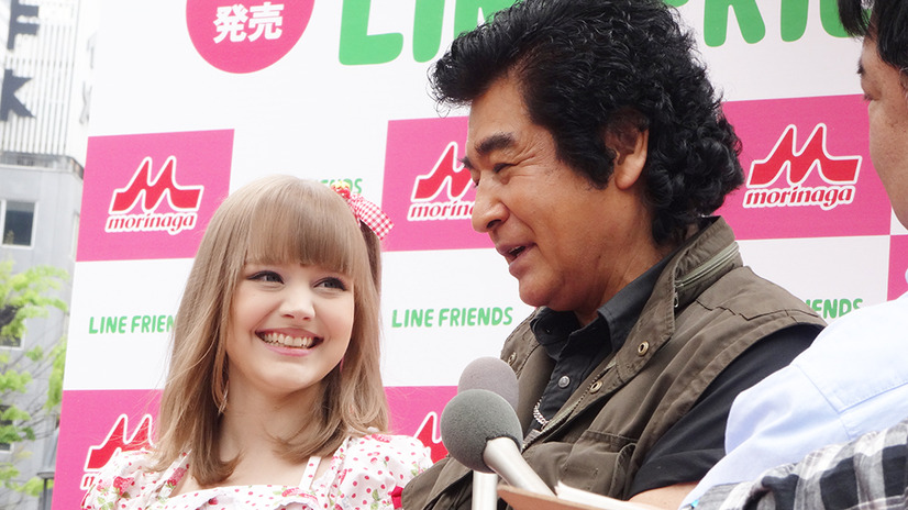 藤岡弘、とダコタ・ローズ