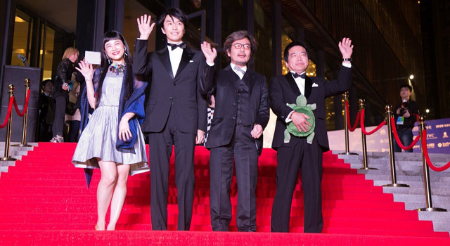 IZUMI、長谷川博己、園子温監督、大月俊倫プロデューサー／『ラブ&ピース』北京映画祭　