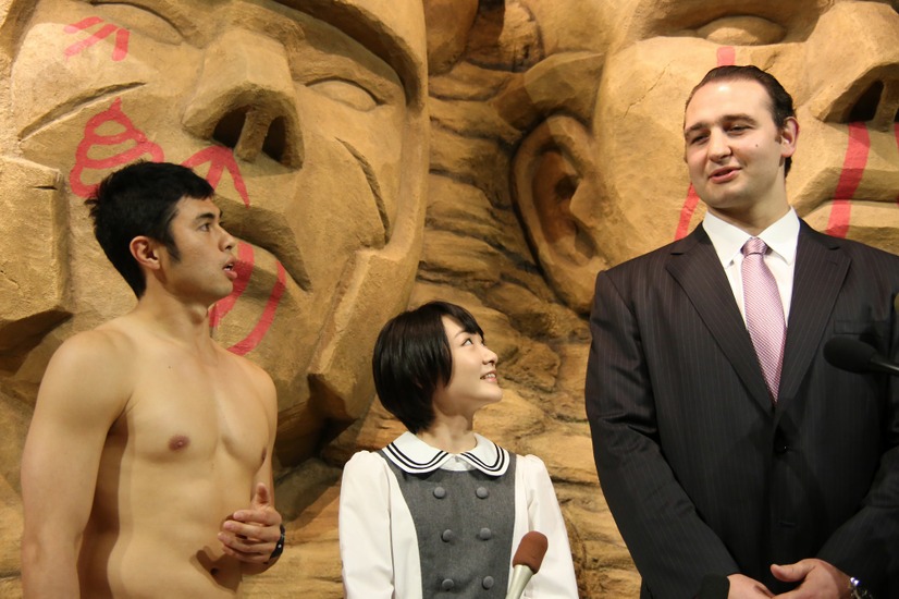 乃木坂46・生駒、『NARUTO展』で号泣？　小島よしおとNARUTOトーク繰り広げる