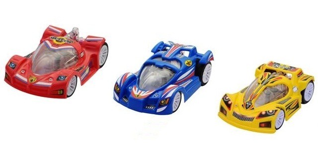 カラーはレッドメテオ、ブルーウイング、イエロースピア　(C) SEGA TOYS