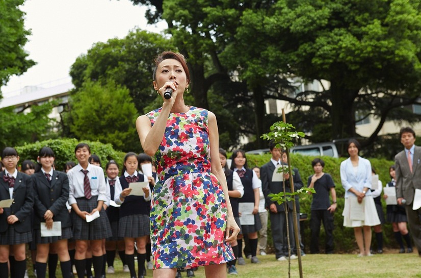 都立園芸高校「ハナミズキ百年祭」で熱唱する一青窈