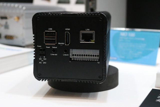 NCk-251の背面部。ネットワークインターフェースは10/100/1000Mbps Ethernet、ビデオ出力はHDMI×1、USB2.0×2。消費電力は最大22W