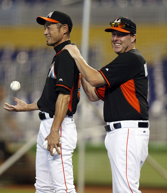 イチローとマイク・レドモンド監督 参考画像（2015年4月25日）