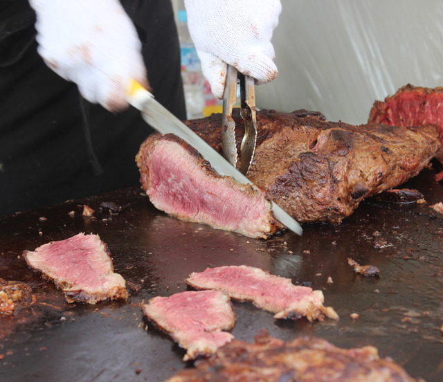 「まんパク」の会場内で調理されていた食材