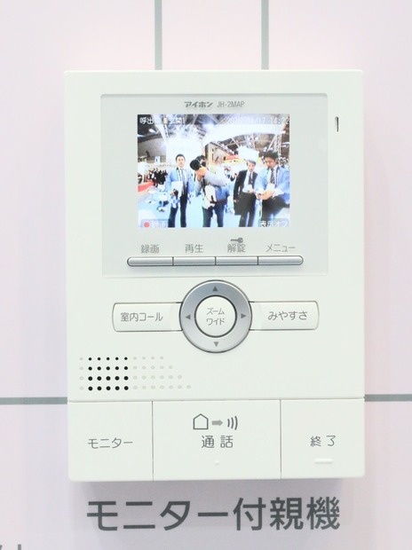 電子錠システムと連動させれば、モニター付親機の「解錠」ボタンでカギを開けることができる