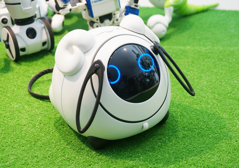 クラウド形おはなしロボット「OHaNAS（オハナス）」