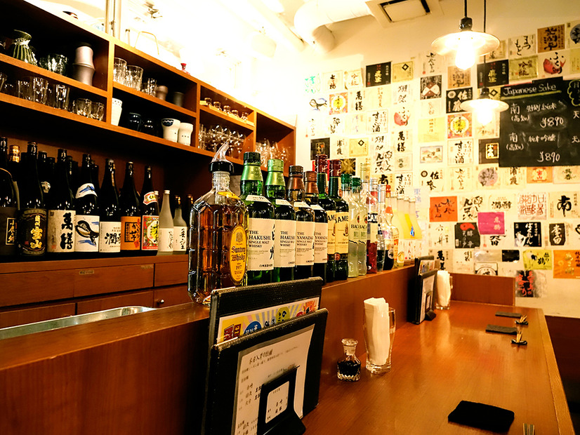 お酒も日本酒・焼酎はもちろん、ビール・ホッピー・サワー・梅酒・ウイスキー・カクテル・ワインまで幅広く取り揃えている