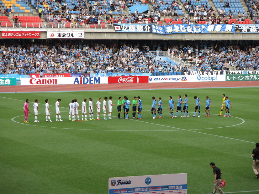 終了間際に逆転ゴールを決めた川崎フロンターレが2対1で勝利