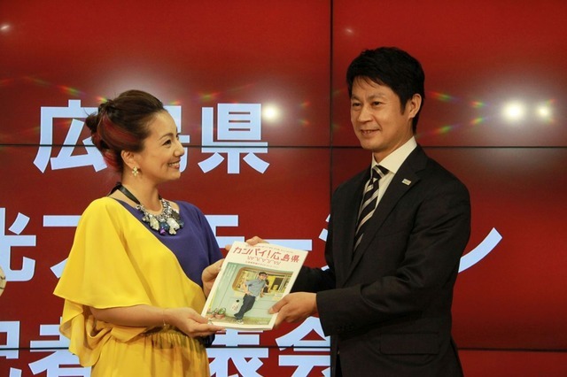 知事からガイドブックをプレゼント