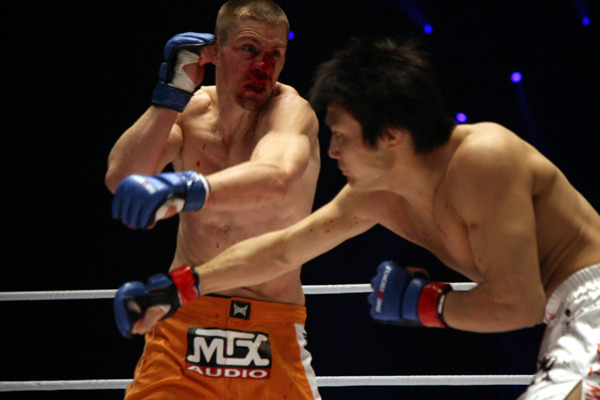 五味隆典VSドウェイン・ラドウィック