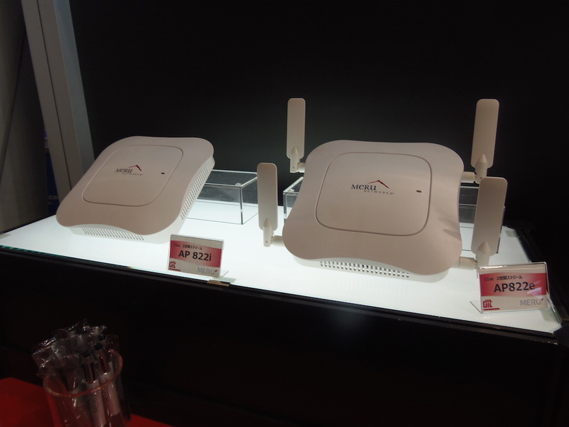 IEE802.11a/b/g/n/ac対応のハイエンドAP「AP832e」と「AP832i」。30台から40台ぐらいの端末を接続できる