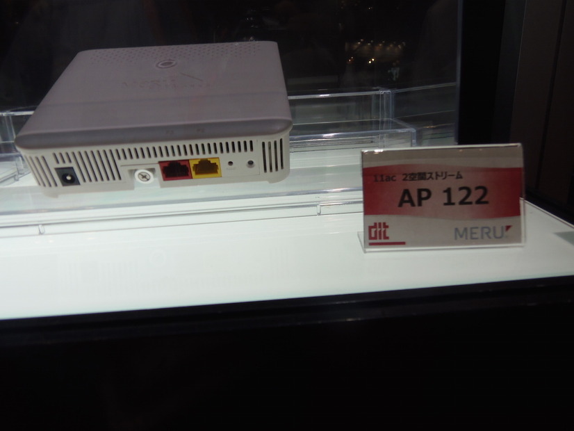 IEE802.11a/b/g/n/ac対応の小型AP「AP122」。SOHOやホテルの個室などに適する
