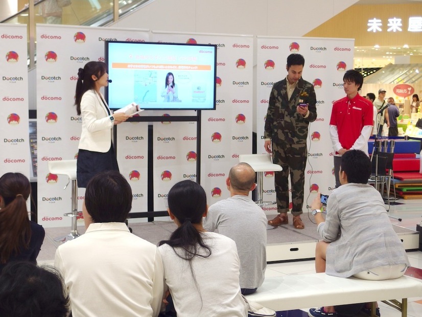 ドコッチ紹介トークショーで、機能を実演