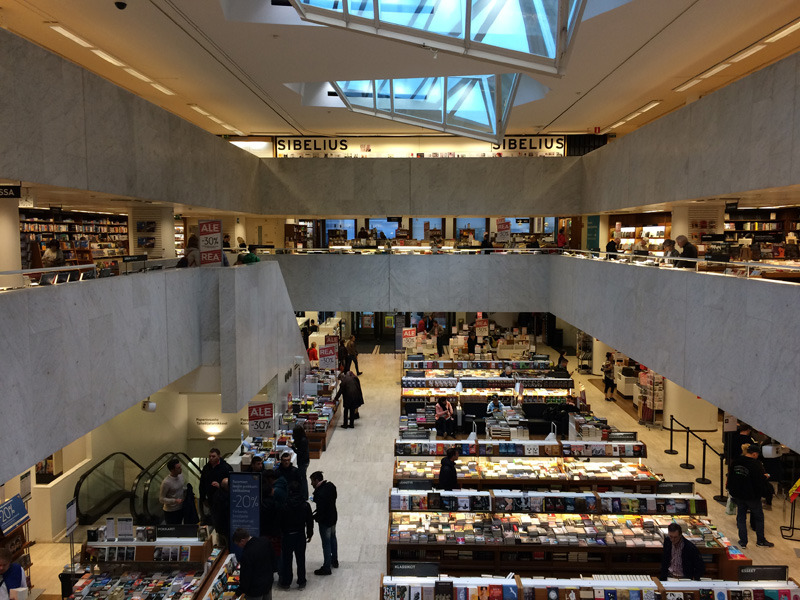 ヘルシンキ市内最大のアカデミア書店。フィンランドの著名建築家アアルトが設計した