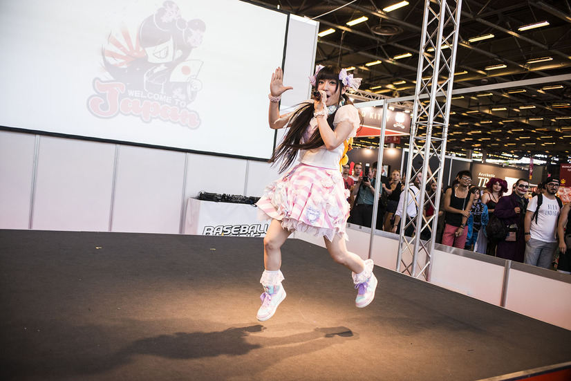 はるな愛、パリの「JAPAN EXPO」でエアーあやや披露