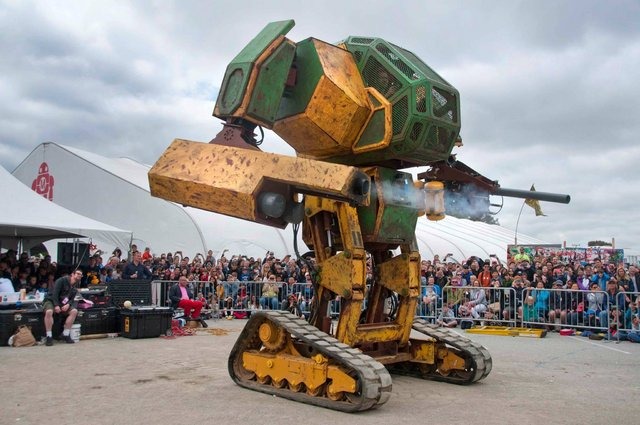 日米巨大ロボ対決が実現！？クラタス VS メガボットMk-2…決戦は1年後