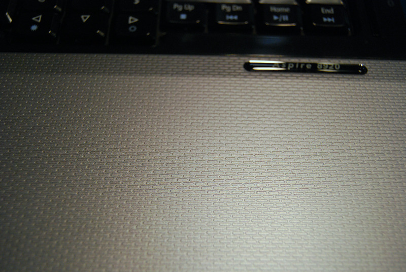 「NeoWeave」と呼ばれる、感触にこだわったパームレスト（写真は「Aspire 8920」のもの）