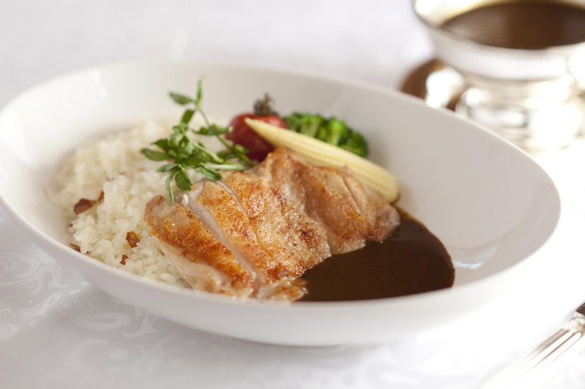 岩手県産いわい鶏モモ肉のカリー　ガーリックライスと共に　2,900円