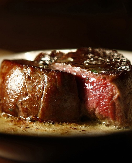 「PERFECTグルメ＆SATSUKIスイーツ　グルナジー2015」で提供される肉料理