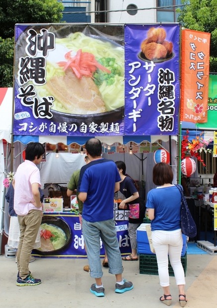 「沖縄そば」や「サーターアンダギー」を提供する店舗