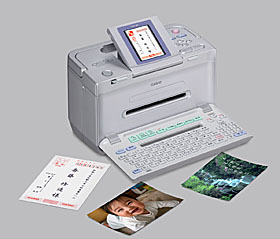 　カシオ計算機は、PCなしで年賀状を作成できるキーボード付きデジタル写真プリンタ「プリン写（シャ）ル PCP-60」を9月17日に発売する。価格は50,400円（税込み）。