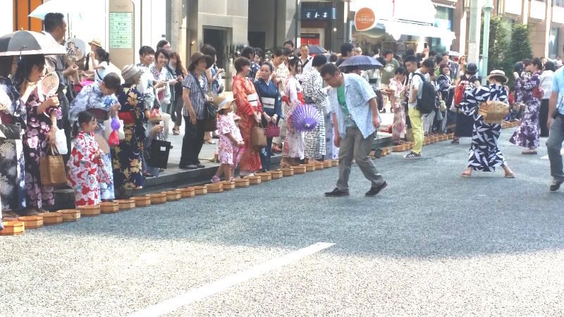 2日の東京・銀座の様子