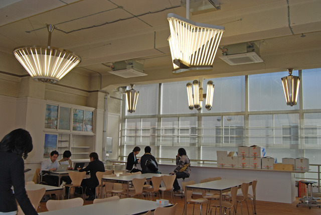 リフレッシュルームには、心斎橋など大阪の地下鉄の駅を再現した照明が設置されている