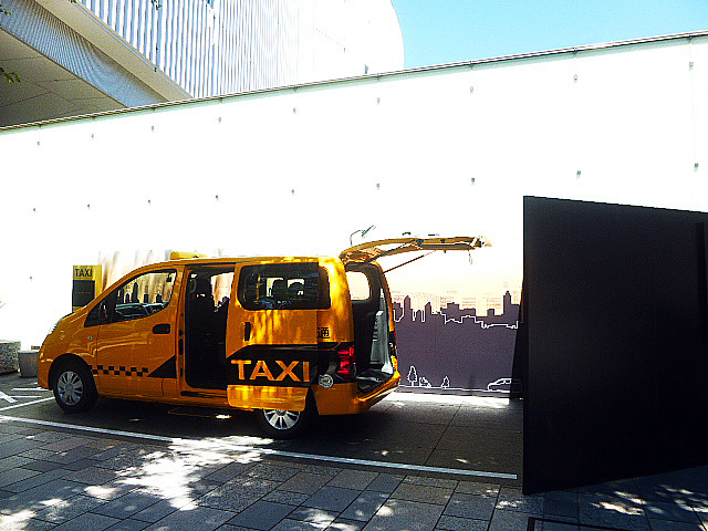 「テレビ朝日・六本木ヒルズ夏祭りSUMMERSTATION」の日産『NV200タクシー』エリア