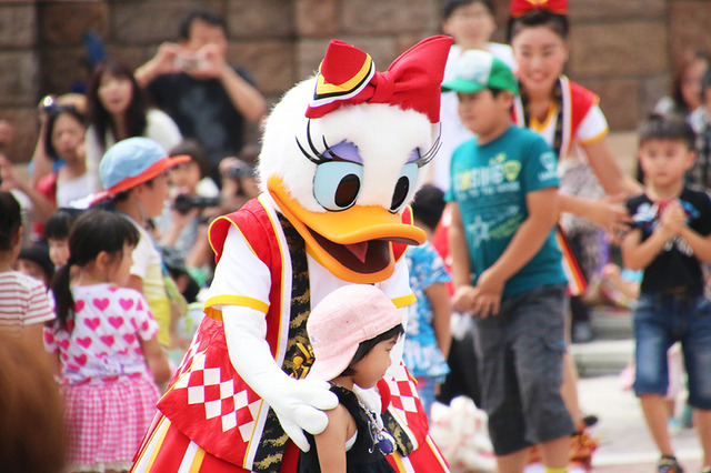 「おんどこどん！」／東京ディズニーランドの「ディズニー夏祭り」