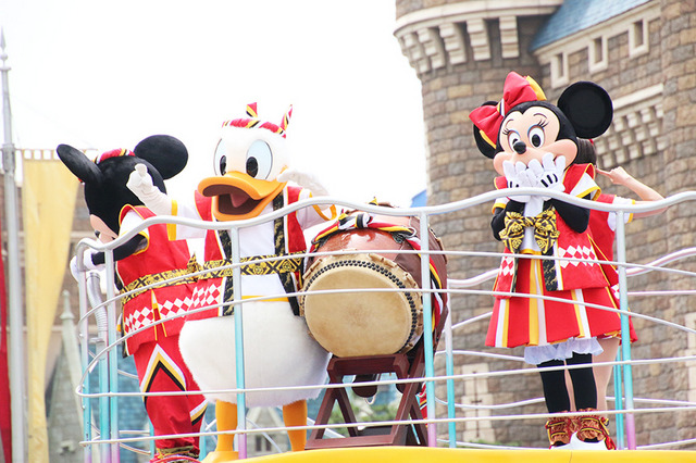 「おんどこどん！」／東京ディズニーランドの「ディズニー夏祭り」