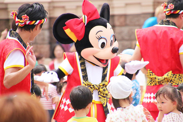 「おんどこどん！」／東京ディズニーランドの「ディズニー夏祭り」